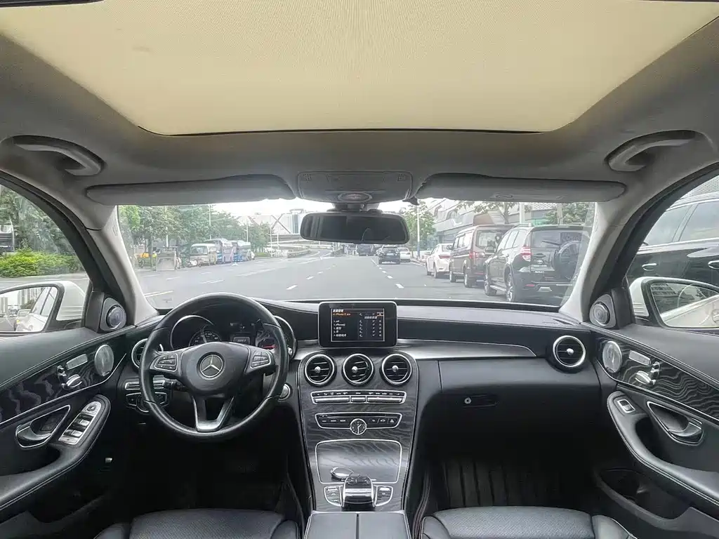 Mercedes-Benz C-Class — миниатюра 12