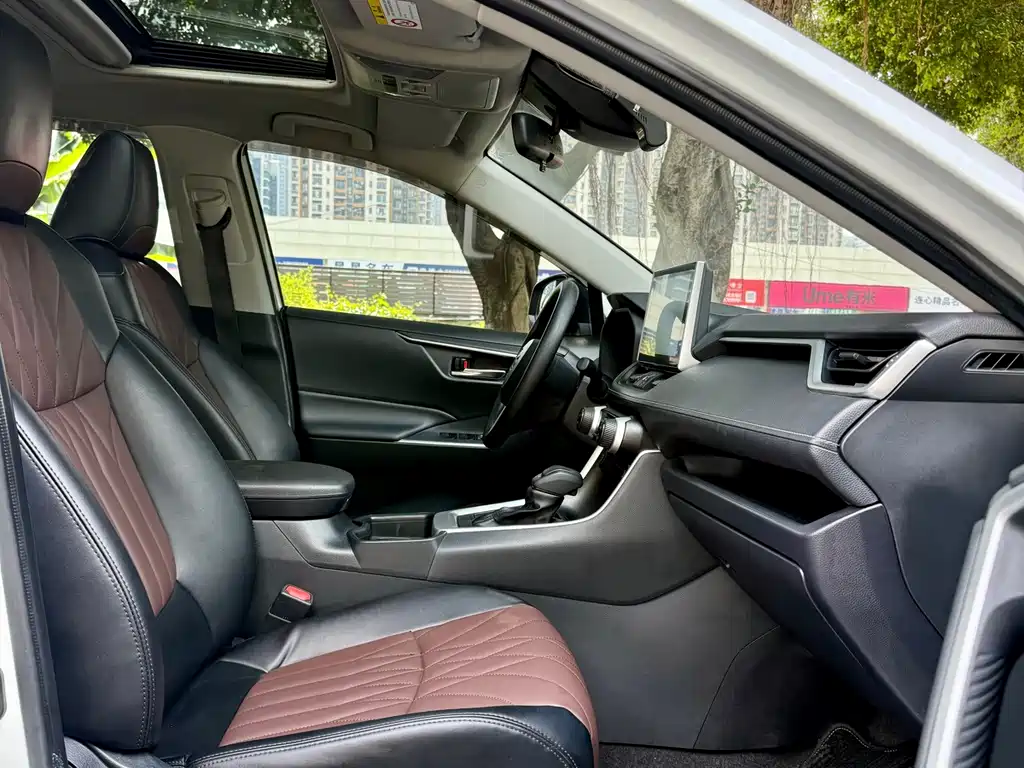 Toyota RAV4 — миниатюра 15