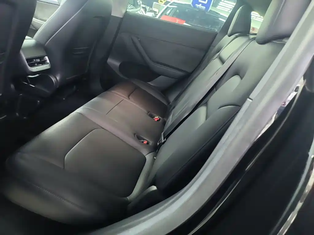 Tesla Model Y — миниатюра 17