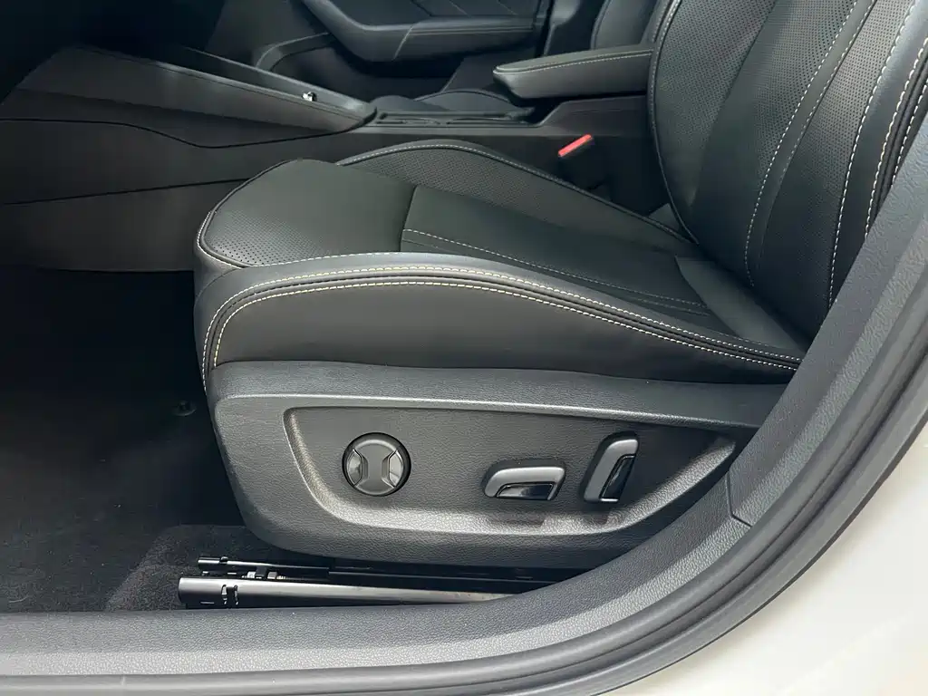 Skoda Octavia 2022 — фото 13
