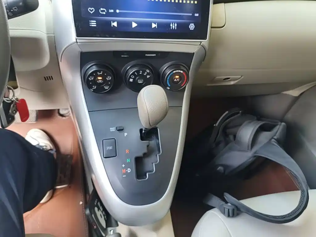 Toyota Verso — миниатюра 14