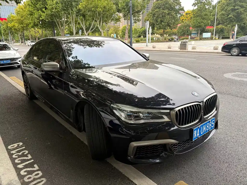 BMW 7 Series — миниатюра 3