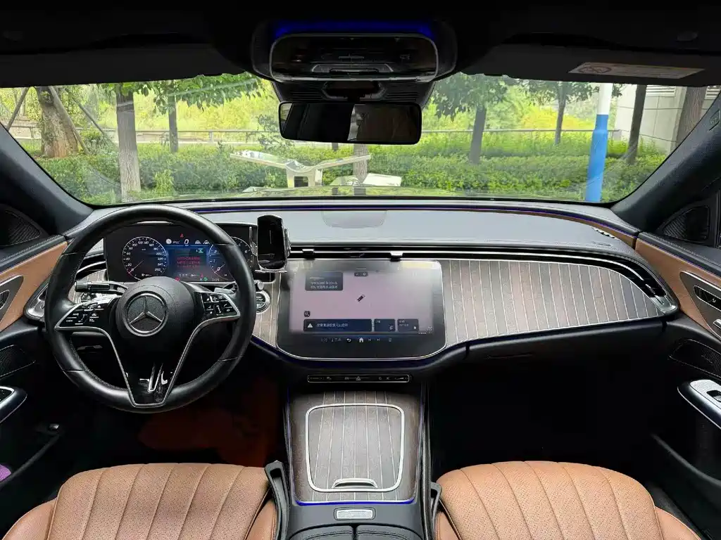 Mercedes-Benz E-Class — миниатюра 5