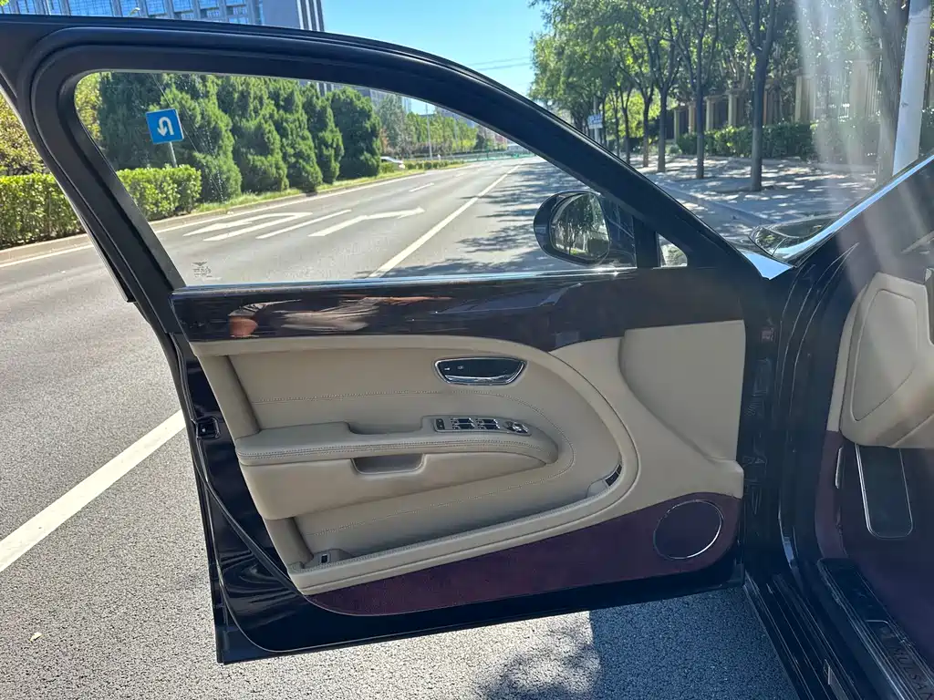 Bentley Mulsanne — миниатюра 8