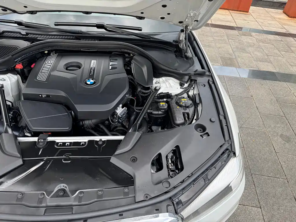 BMW 5 Series — миниатюра 34