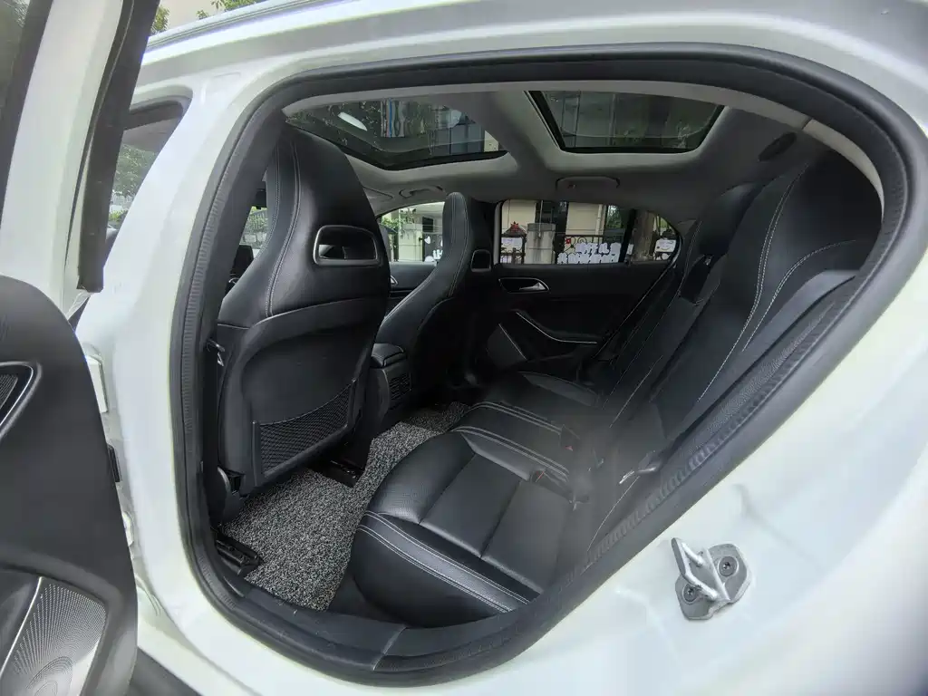 Mercedes-Benz GLA — миниатюра 8