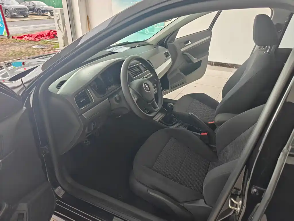 Volkswagen Lavida — миниатюра 5