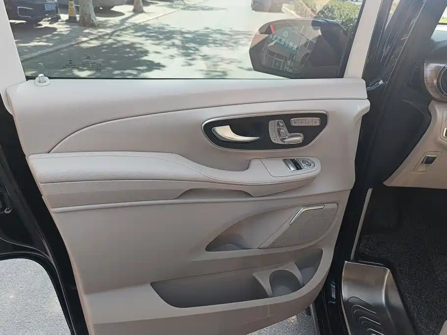 Mercedes-Benz V-Class — миниатюра 7