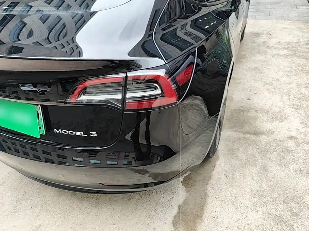 Tesla Model 3 — миниатюра 8