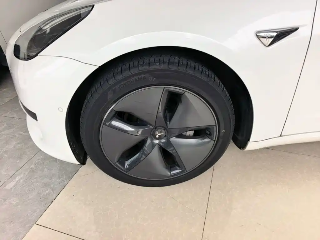 Tesla Model 3 — миниатюра 23