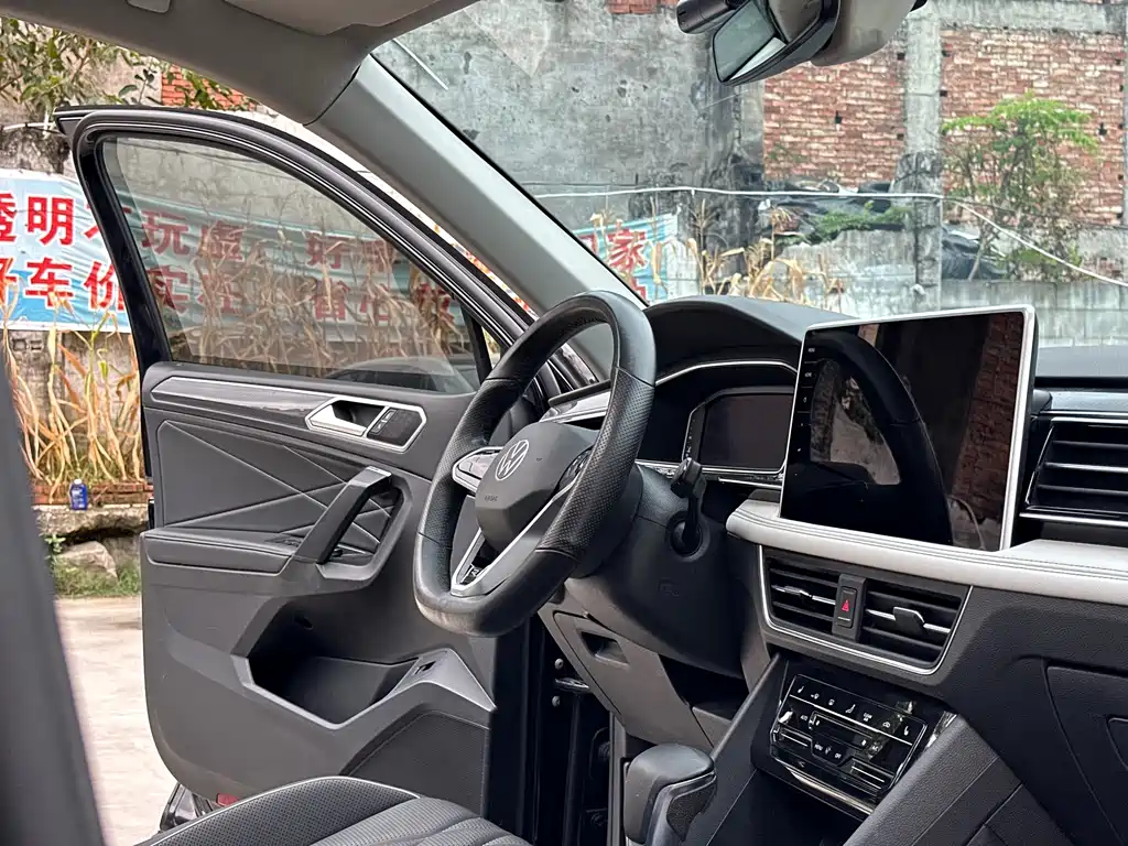 Volkswagen Tiguan L — миниатюра 15