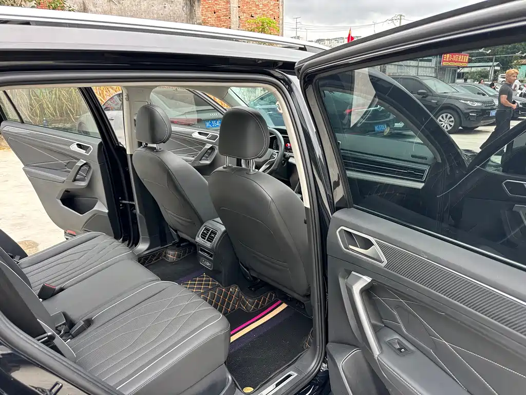 Volkswagen Tiguan L — миниатюра 11