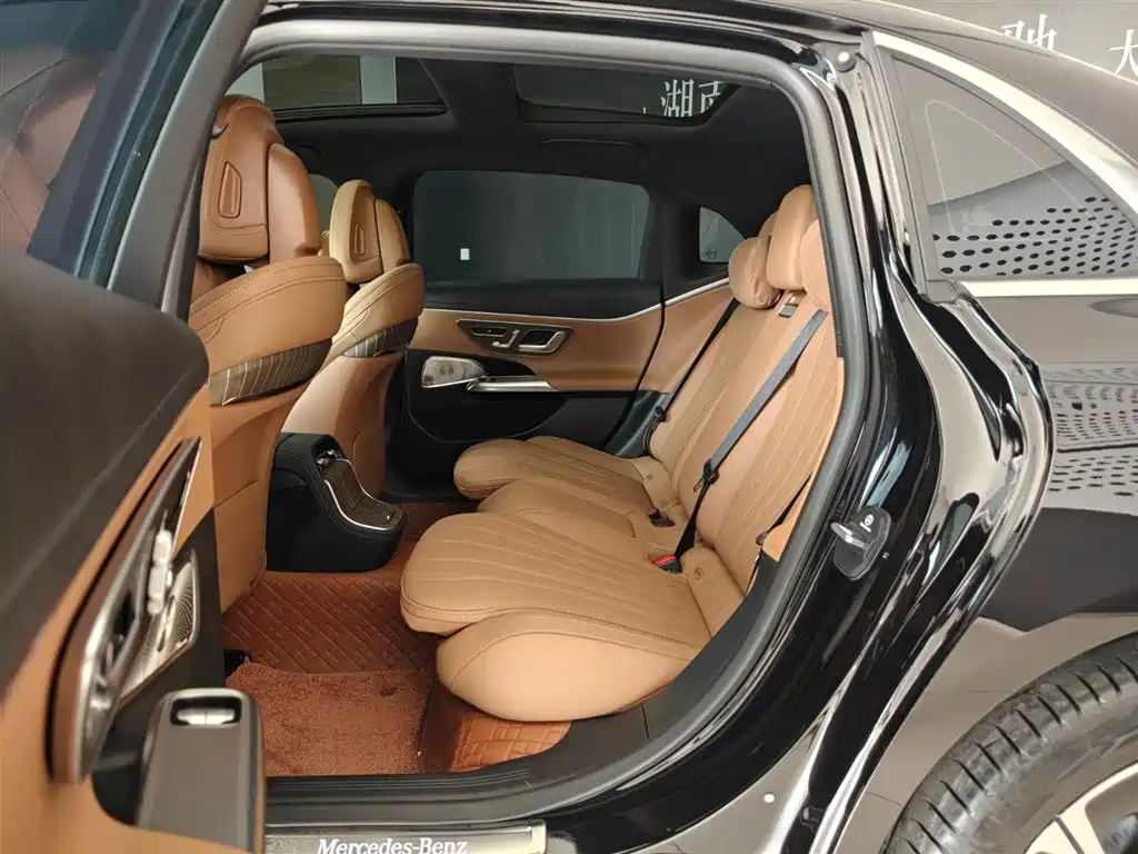 Mercedes-Benz E-Class — миниатюра 13