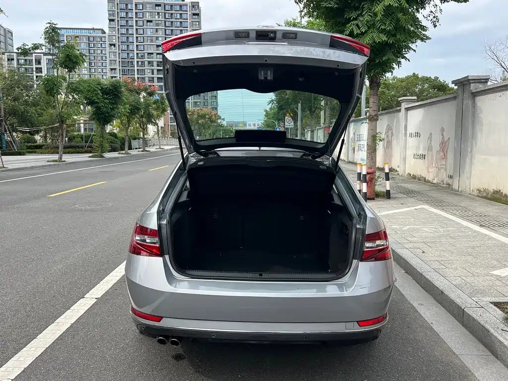 Skoda Superb — миниатюра 15