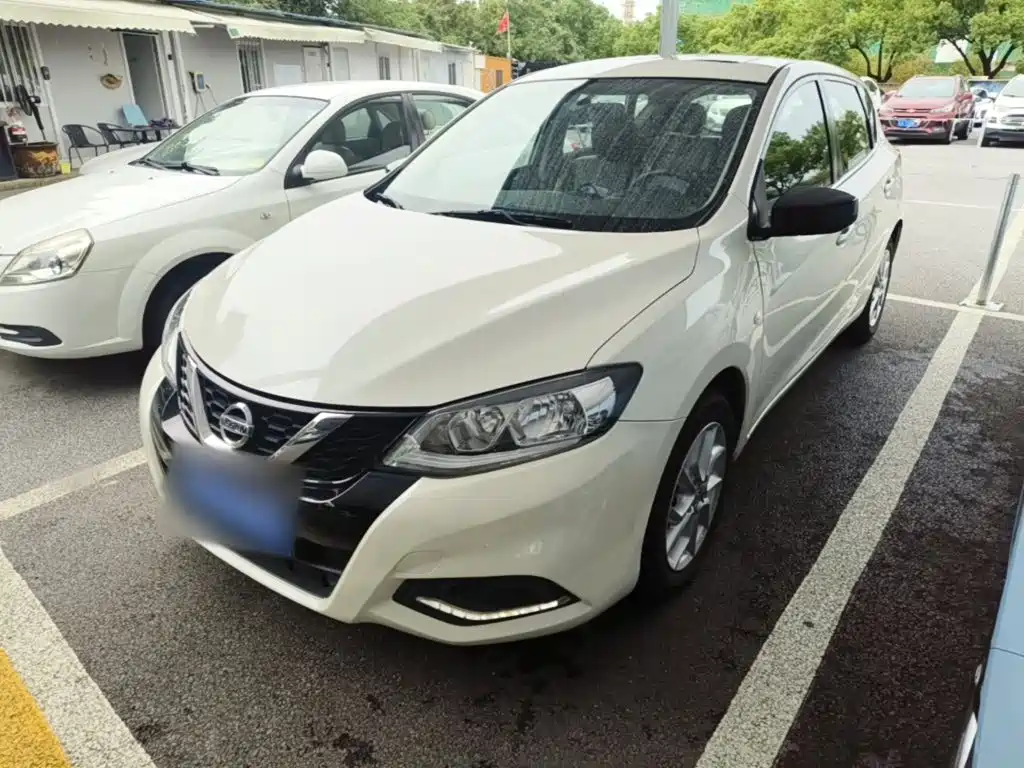 Nissan Tiida — миниатюра 2