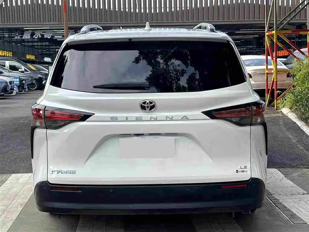 Toyota Sienna — миниатюра 6