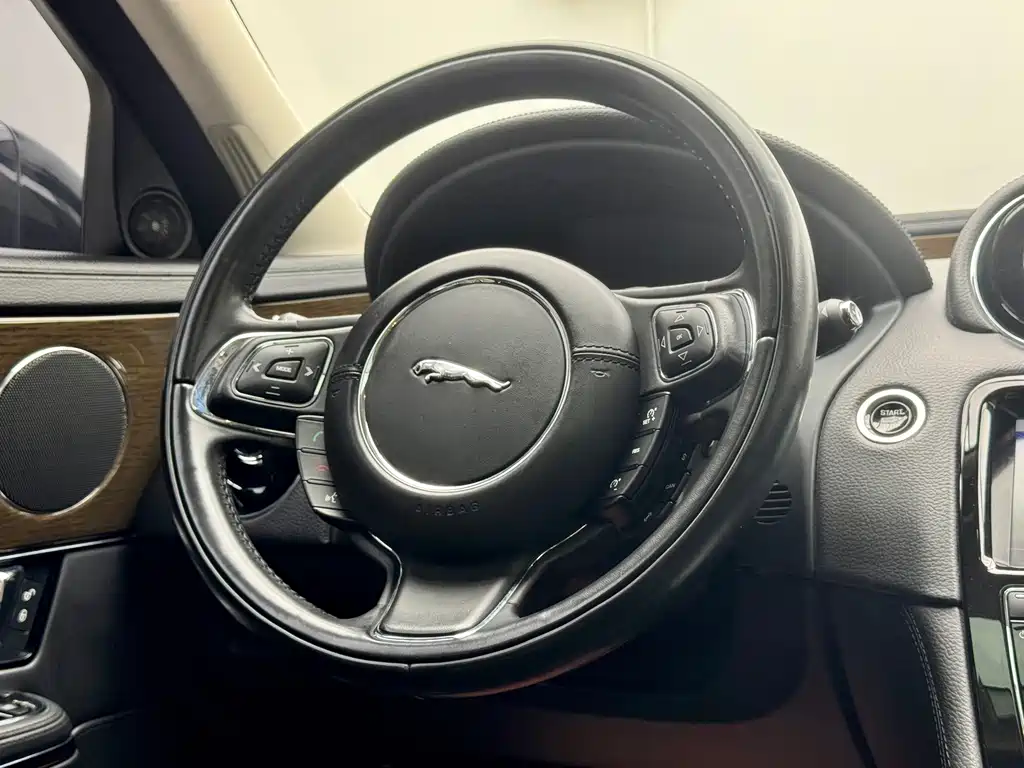 Jaguar XJ — миниатюра 8