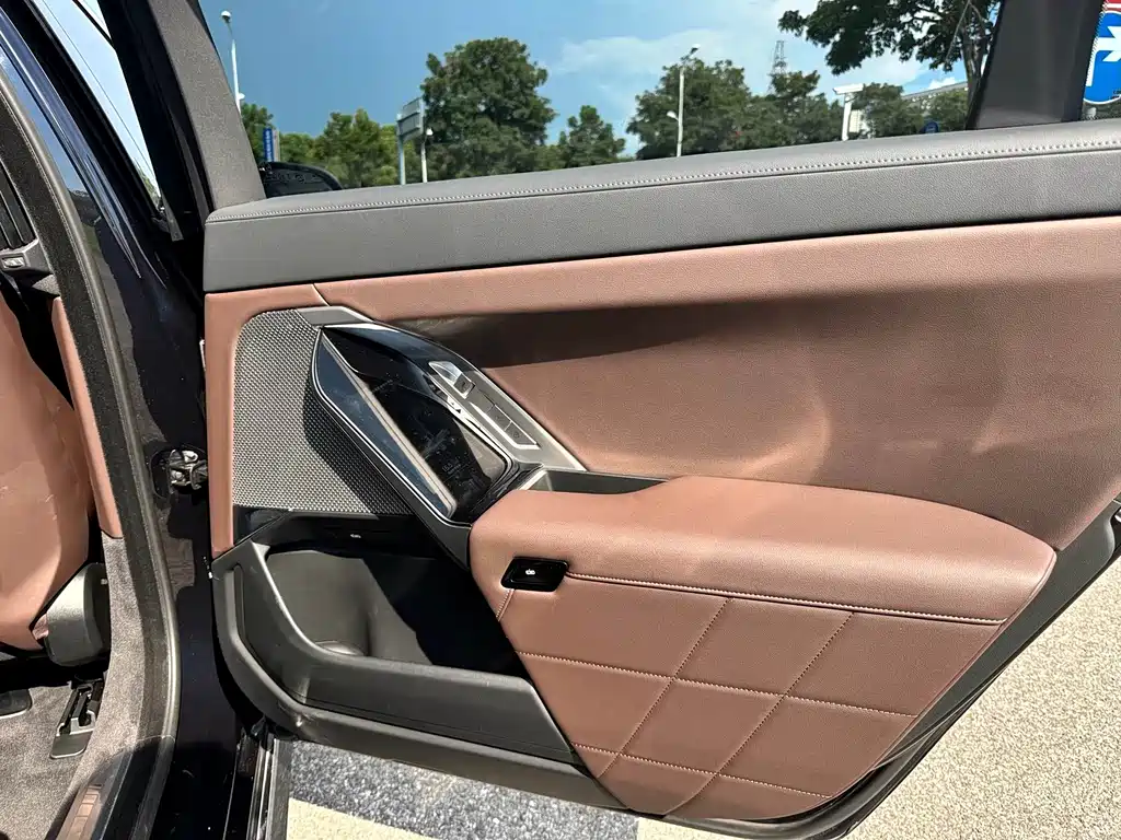 BMW 7 Series — миниатюра 10