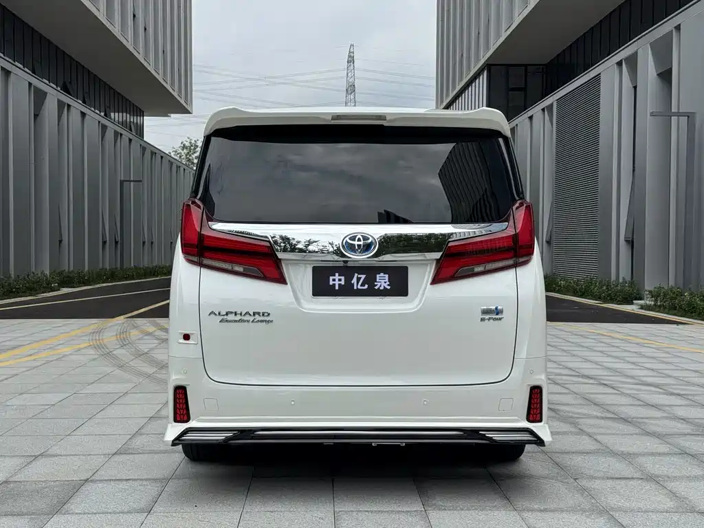 Toyota Alphard — миниатюра 4