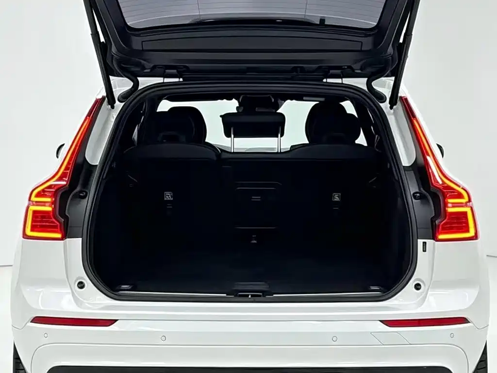 Volvo XC60 PHEV — миниатюра 22