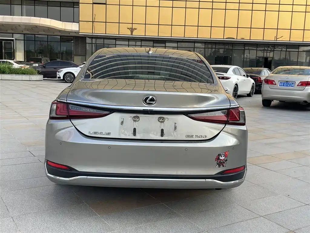 Lexus ES — миниатюра 8