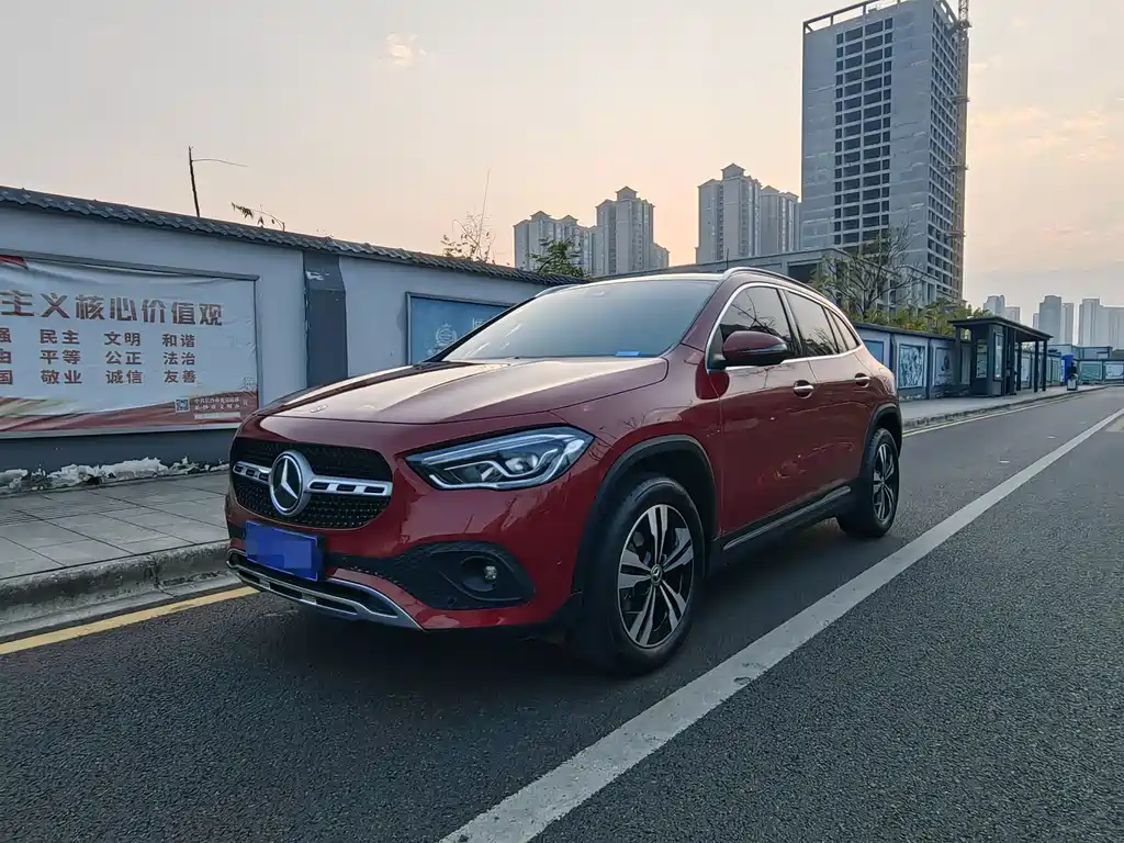 MERCEDES-BENZ GLA