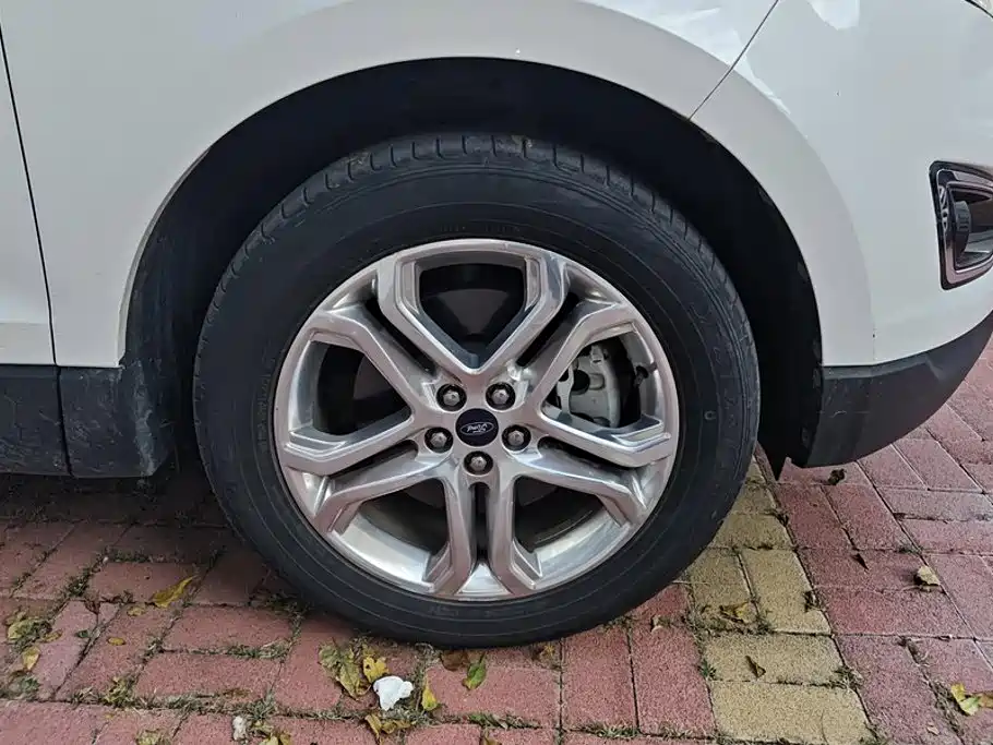 Ford Edge — миниатюра 6