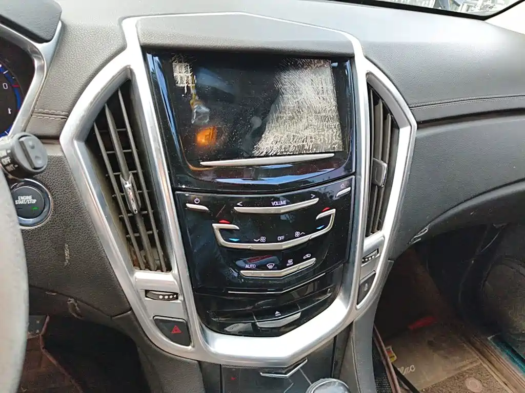 Cadillac SRX — миниатюра 9