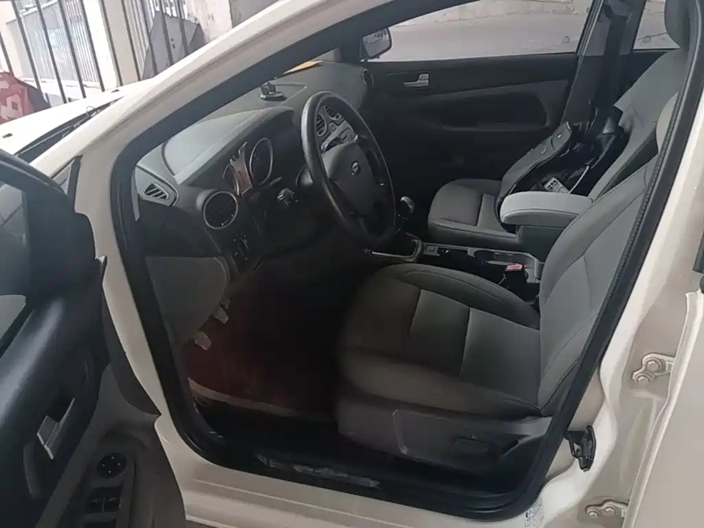 Ford Focus — миниатюра 16