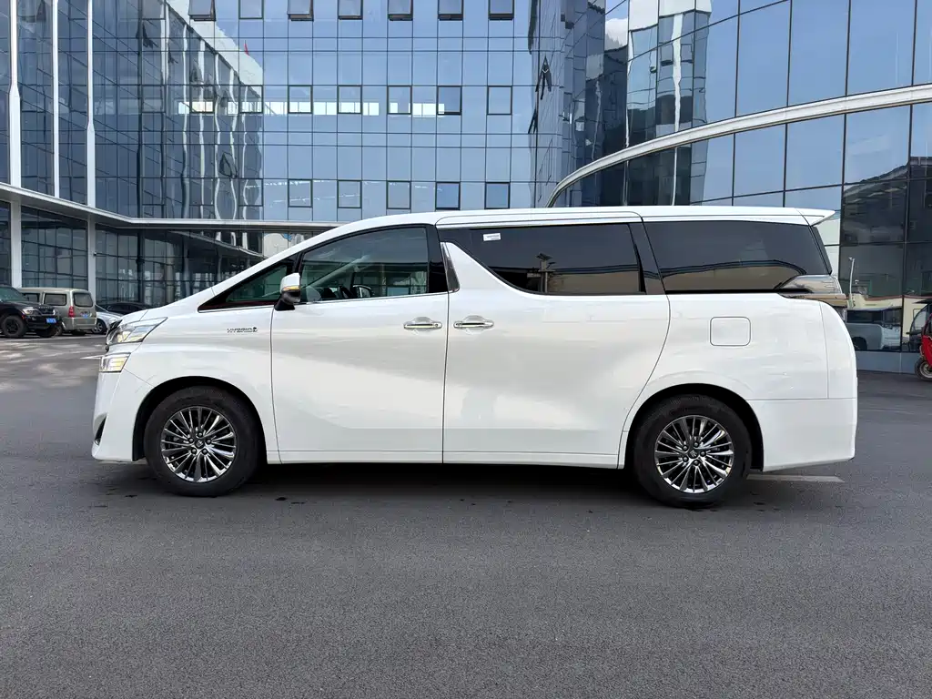 Toyota Vellfire 2023 2.5L HV Luxury