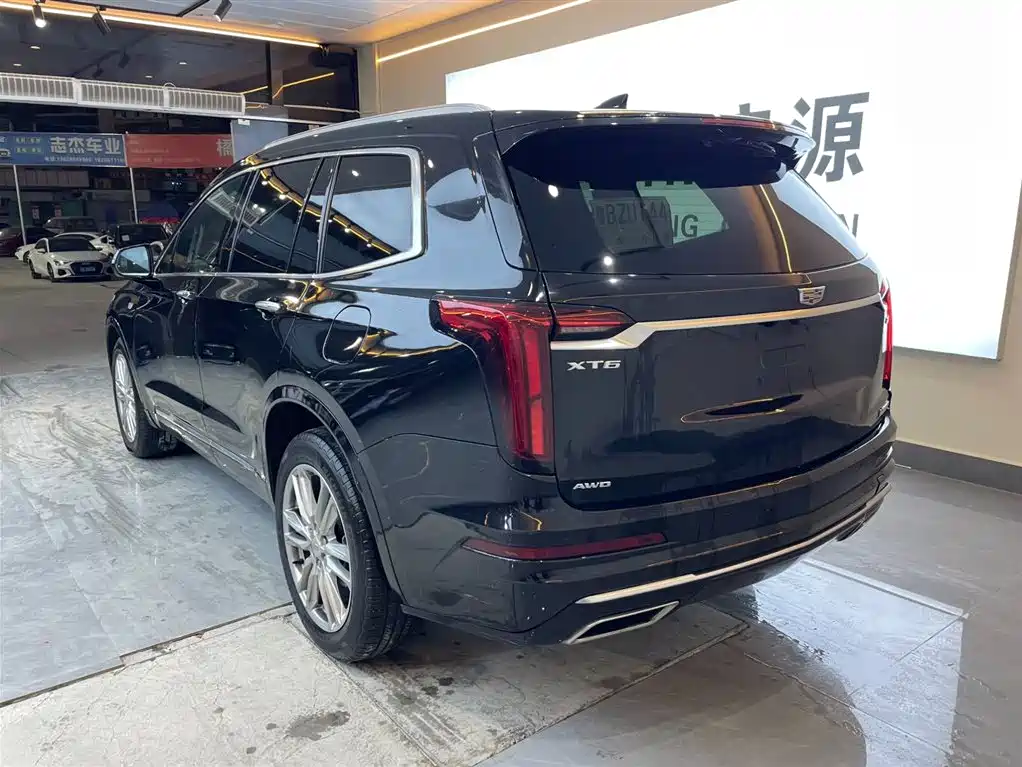 CADILLAC XT6