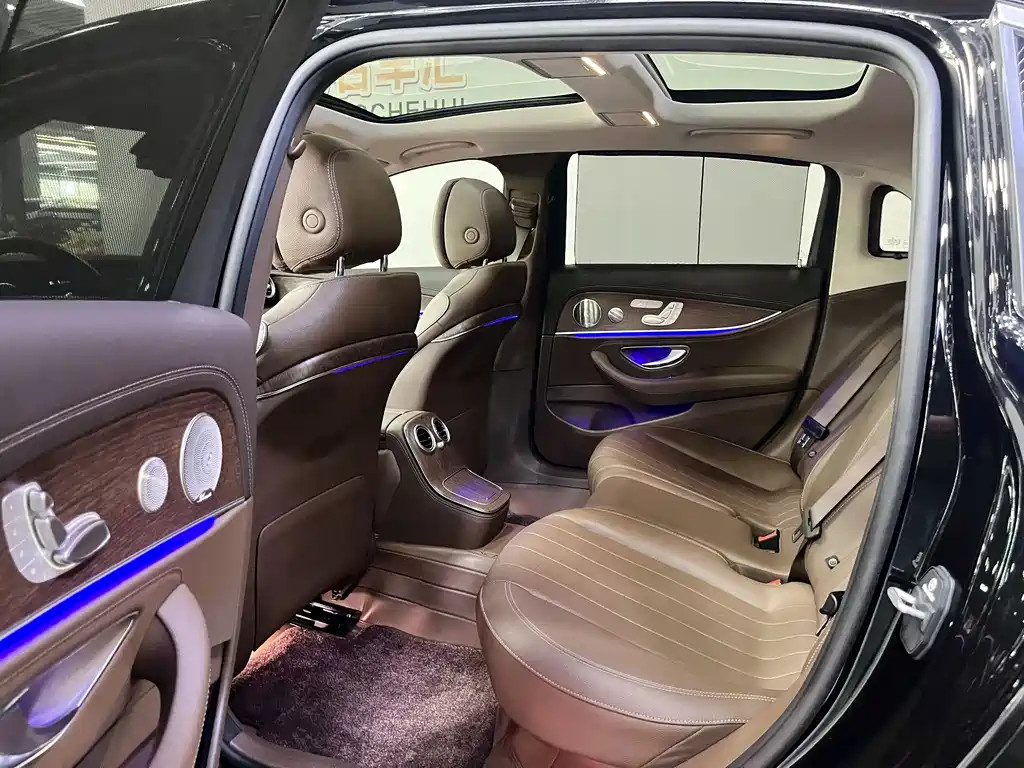 Mercedes-Benz E-Class — миниатюра 8