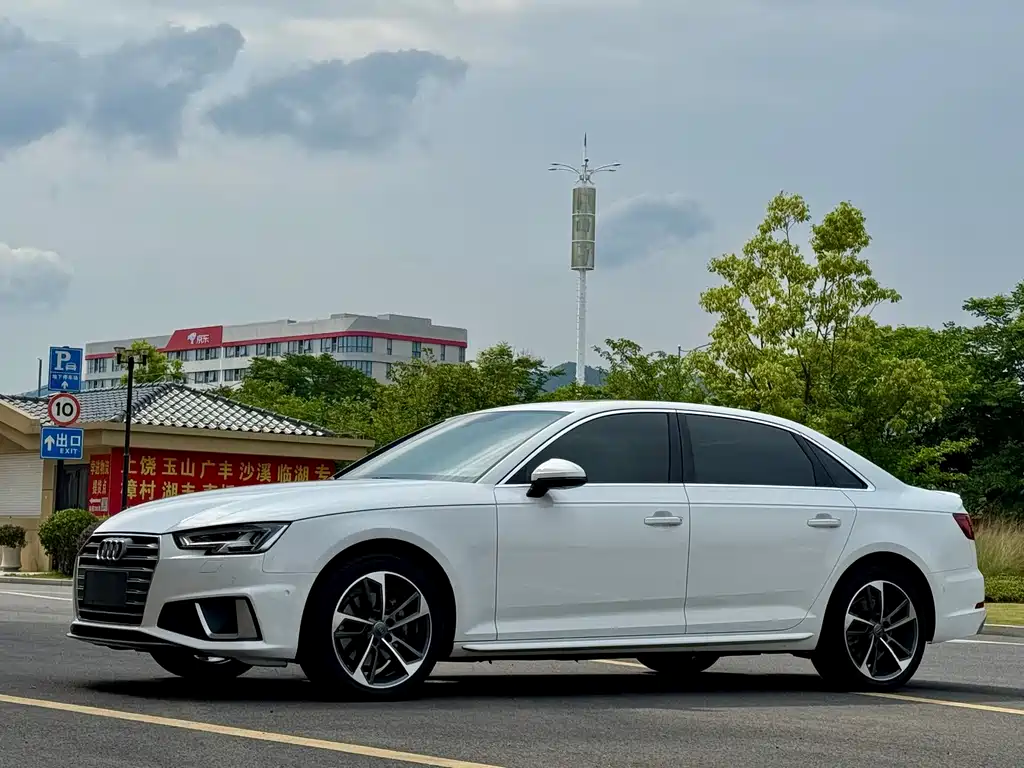 Купить Audi A4L