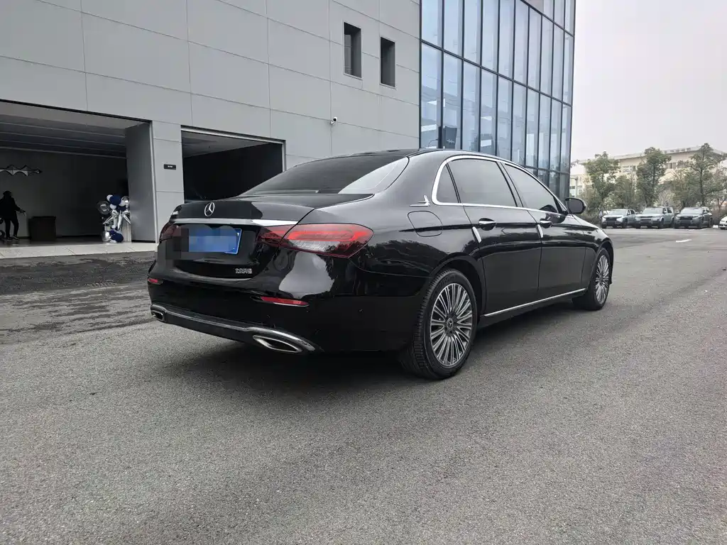 Mercedes-Benz E-Class - фото 14