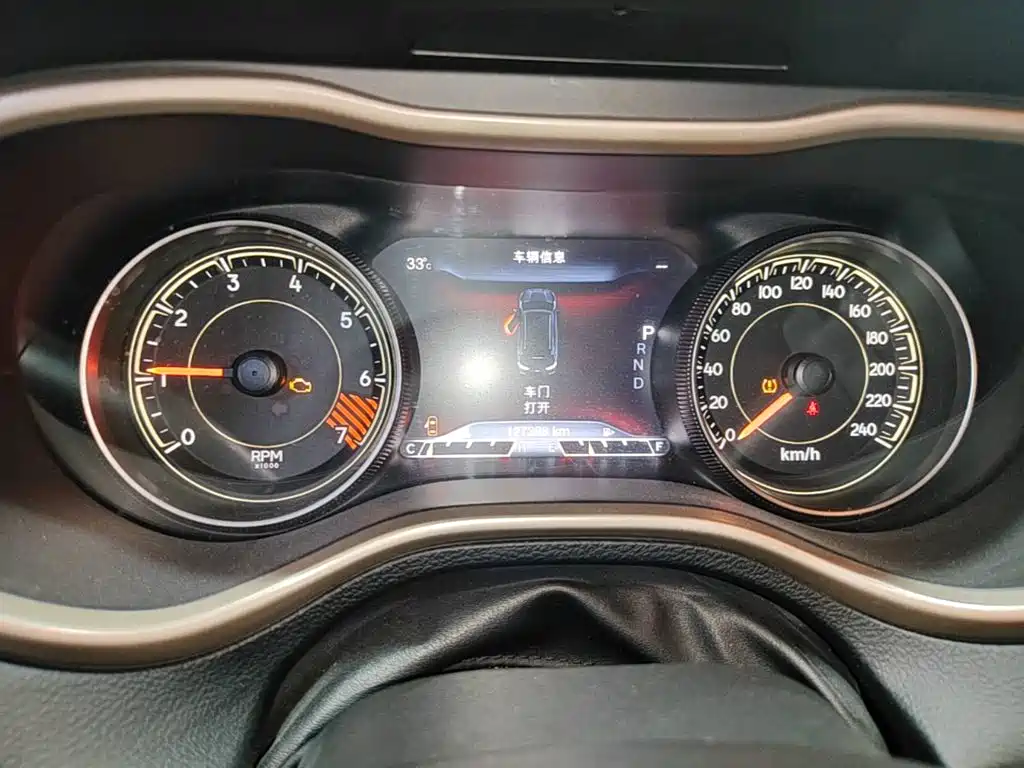 Jeep Cherokee (Import) — миниатюра 12