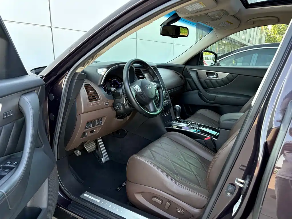 Infiniti QX70 2013 3.7L