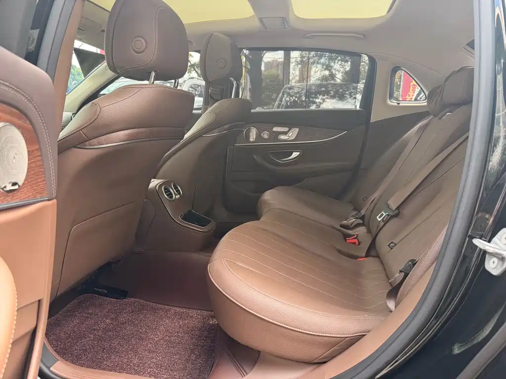 Mercedes-Benz E-Class — миниатюра 17