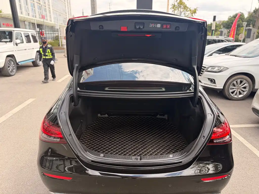 Mercedes-Benz E-Class — миниатюра 21