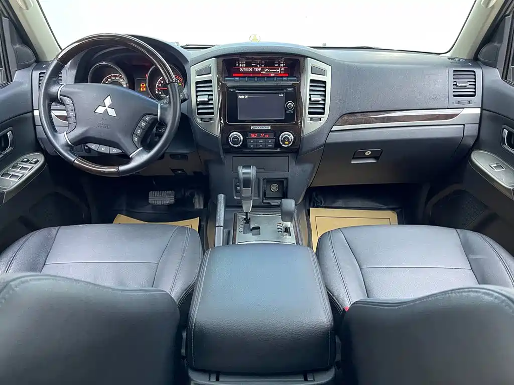 Mitsubishi Pajero (Import) — миниатюра 23