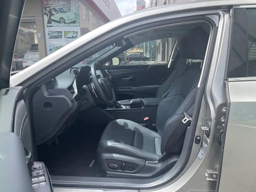Lexus ES 2020 300h
