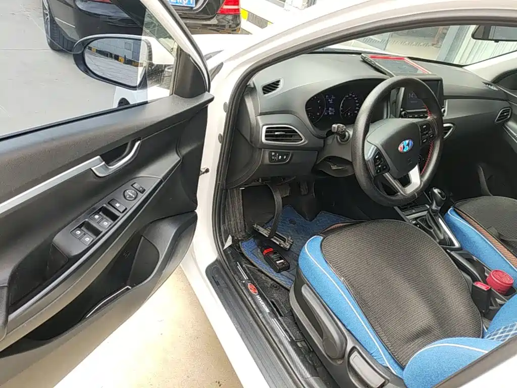 Hyundai Elantra — миниатюра 16