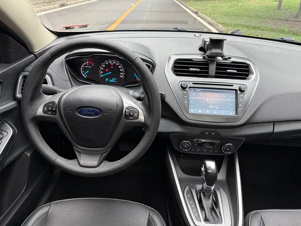 Ford Escort — миниатюра 12