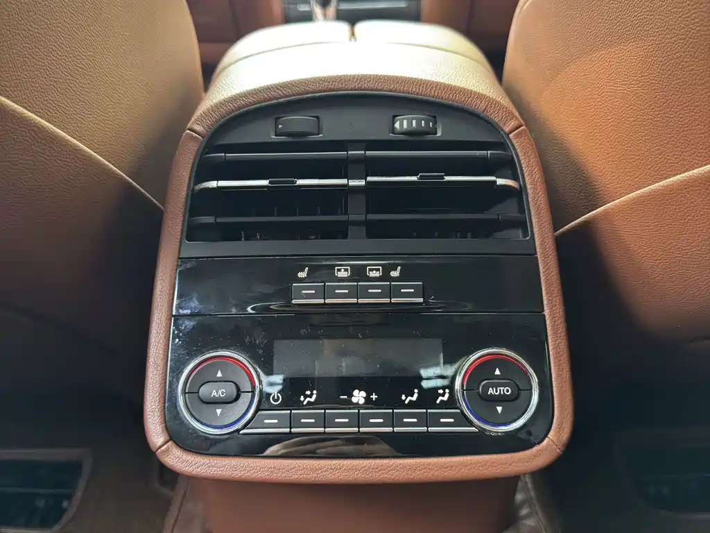Maserati Quattroporte — миниатюра 11