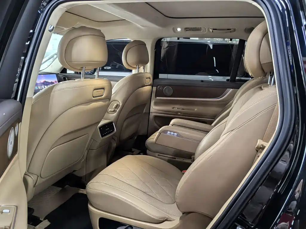 AITO ASK THE WORLD M9