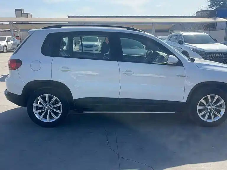 Volkswagen Tiguan — миниатюра 4