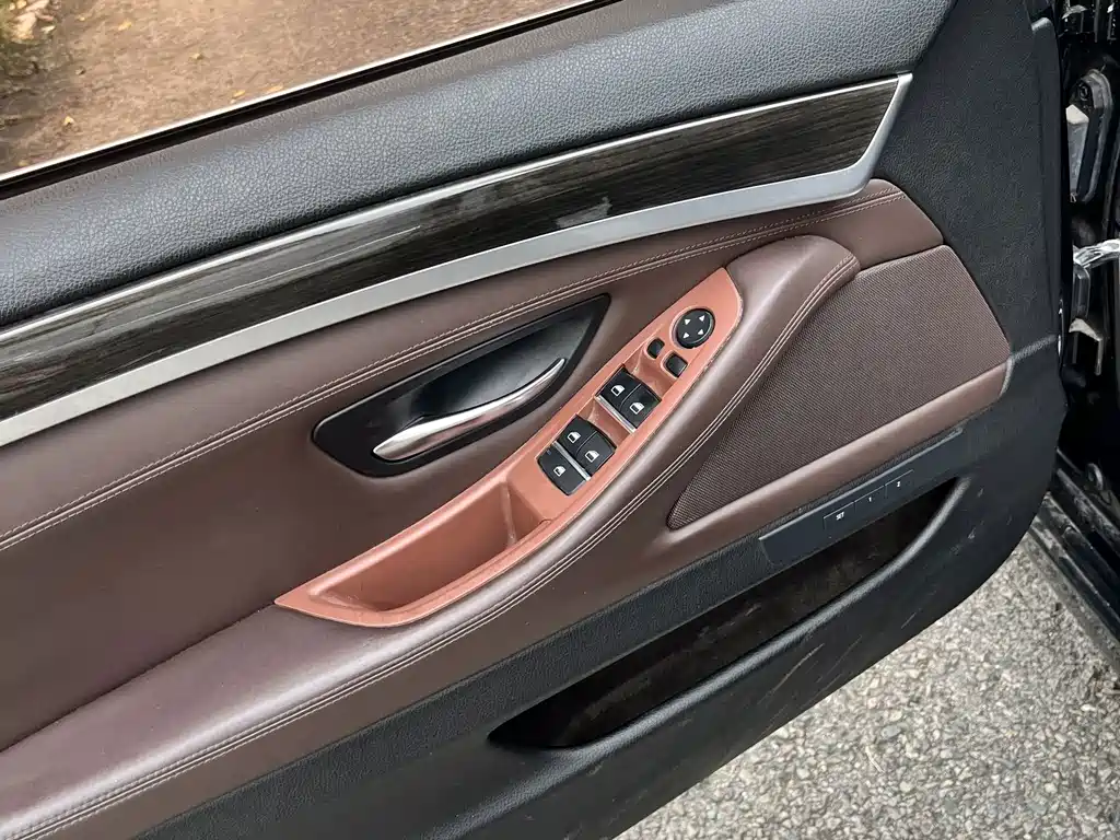 BMW 5 Series — миниатюра 17