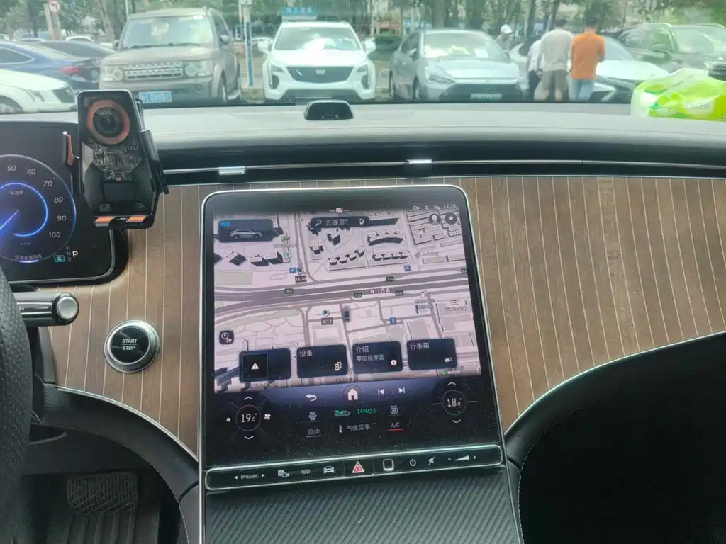 Mercedes-Benz EQE SUV — миниатюра 15