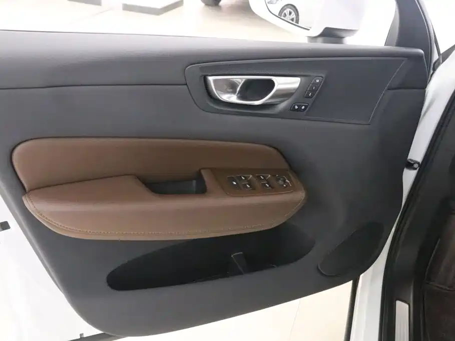 Volvo XC60 — миниатюра 11