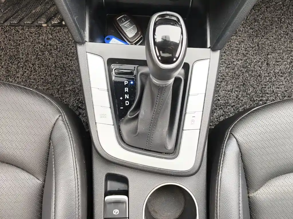 Hyundai Elantra — миниатюра 14
