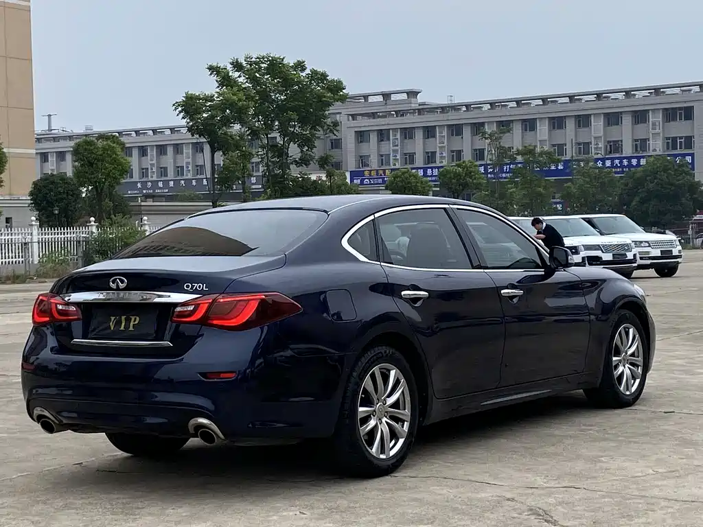 Infiniti Q70 — миниатюра 7